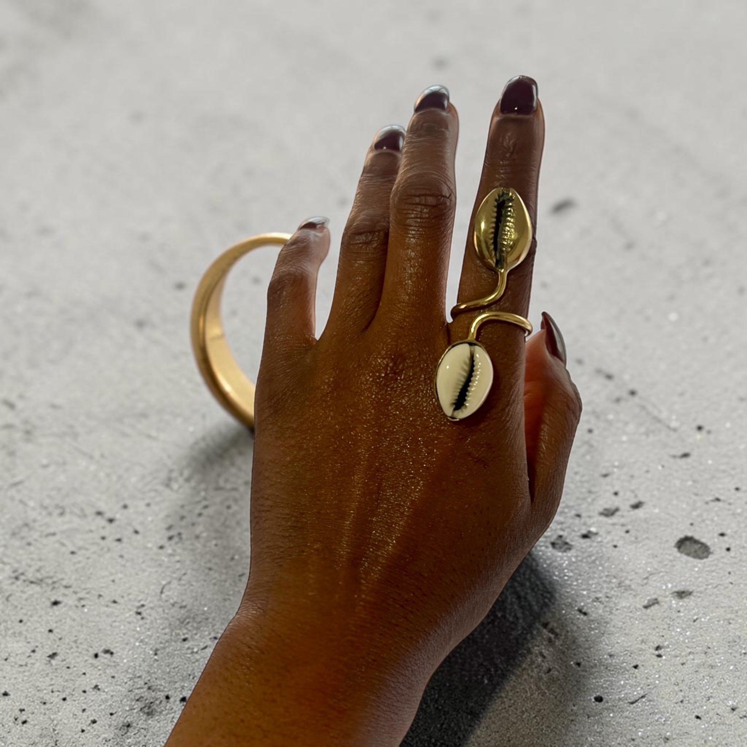 Nysa Shell Ring