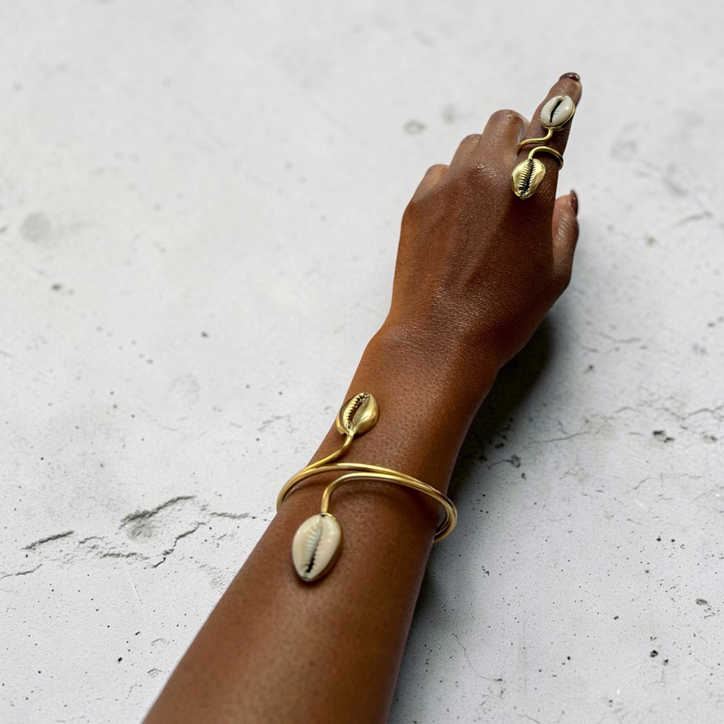 Nysa Shell Bracelet