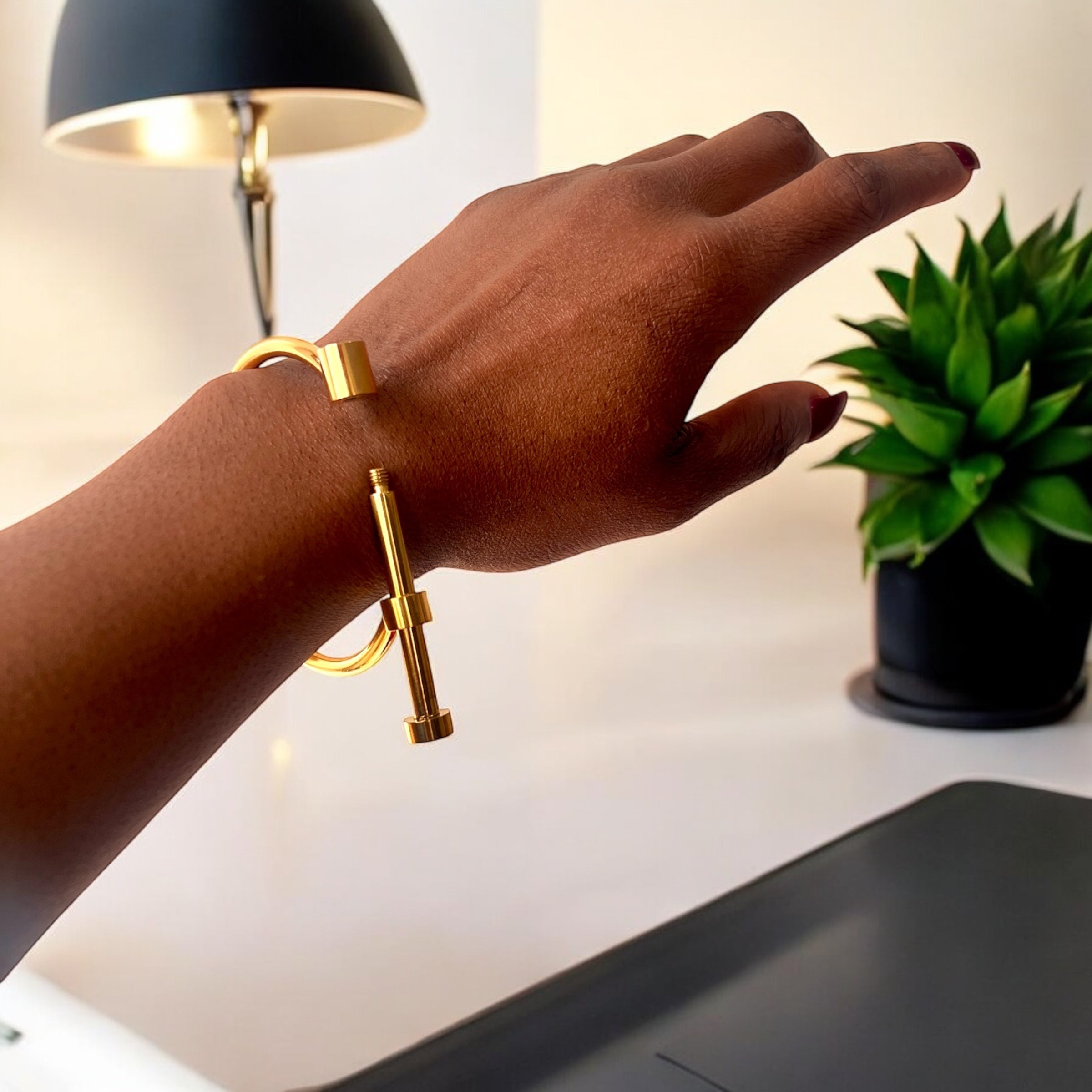 Beaujo Screw-On Bracelet in Gold